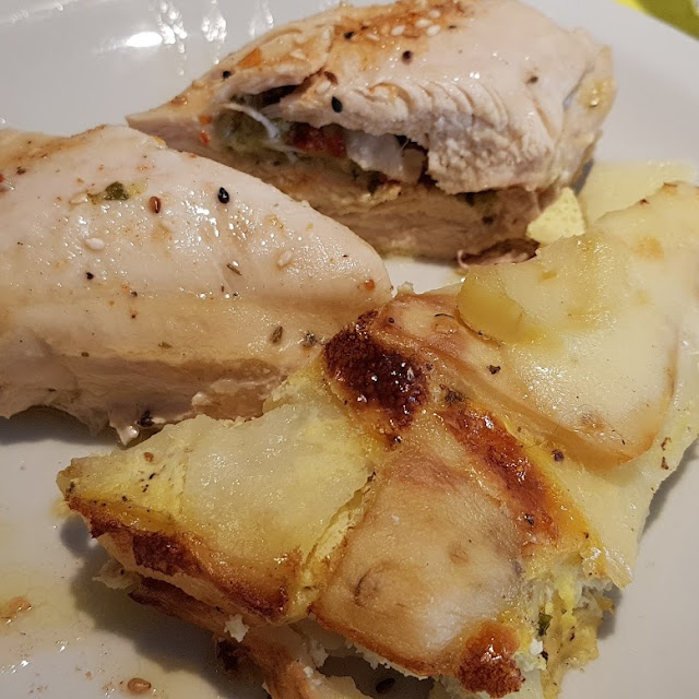 Pechuga A Las Finas Hierbas Con Milhojas de Papa