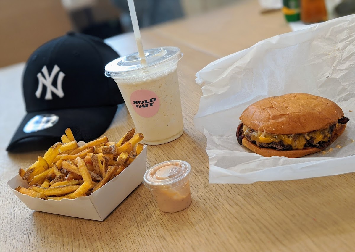 Sold Out Burger Photo 6