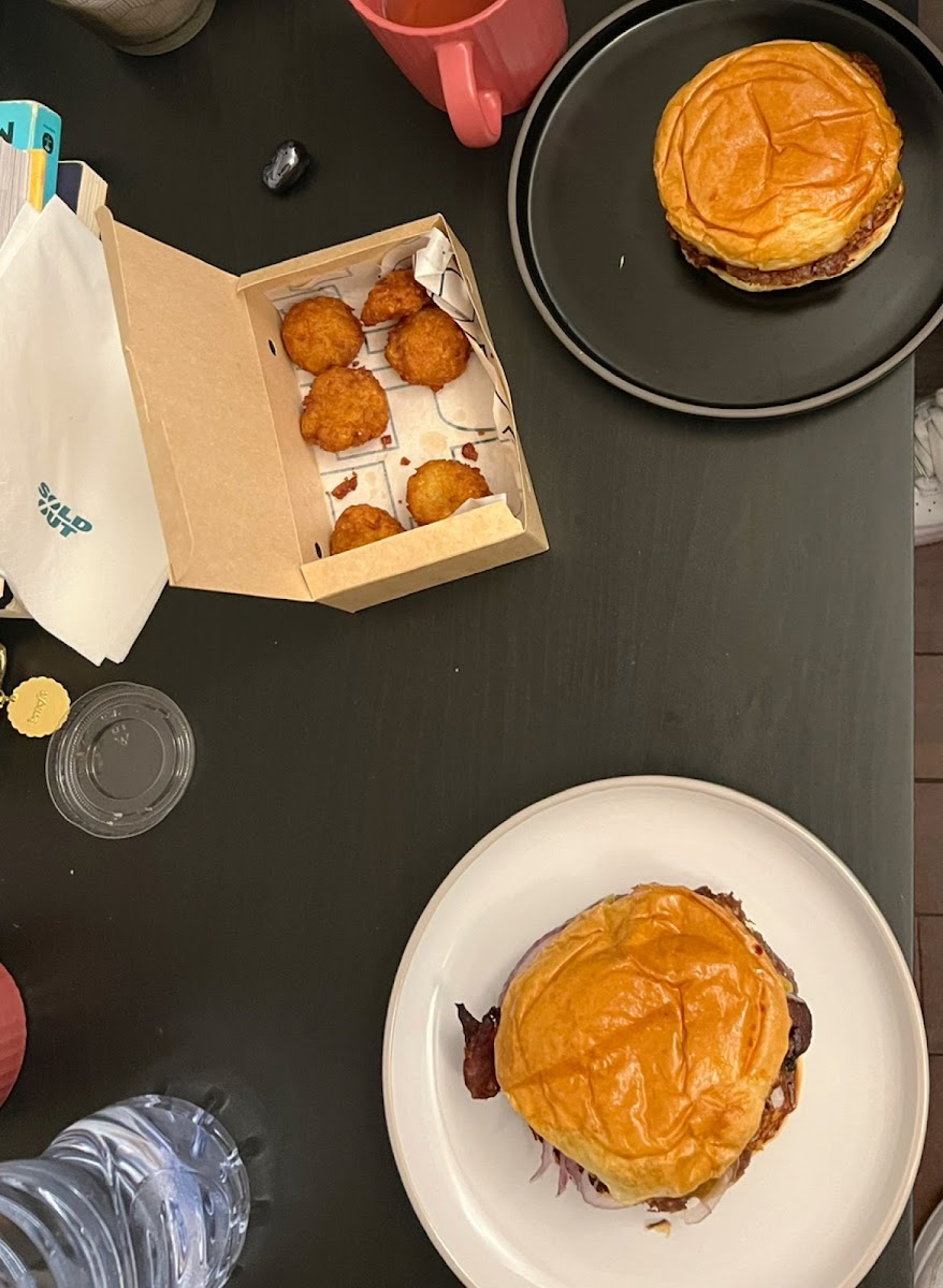 Sold Out Burger Photo 9