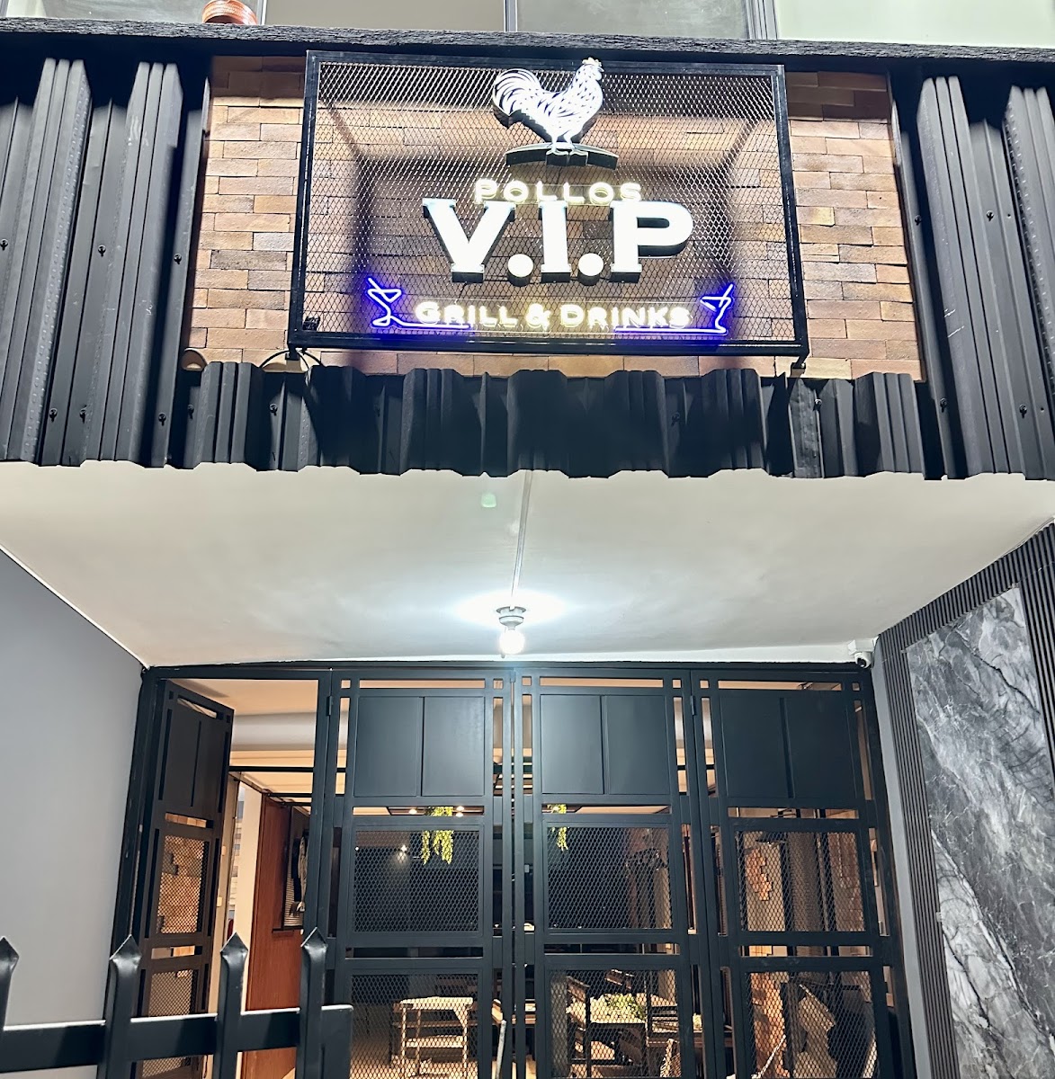 POLLOS VIP GRILL&DRINKS