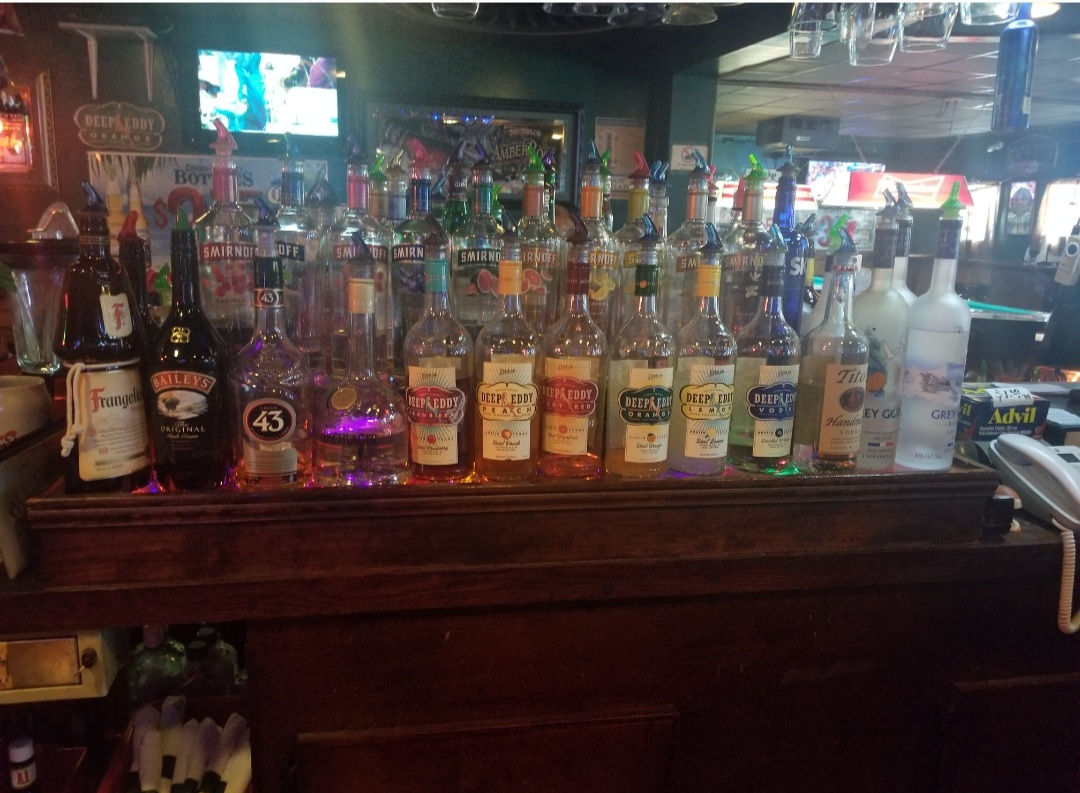 R J's Bar and grill