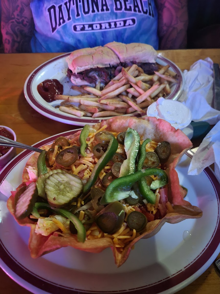 R J's Bar and grill Photo 7