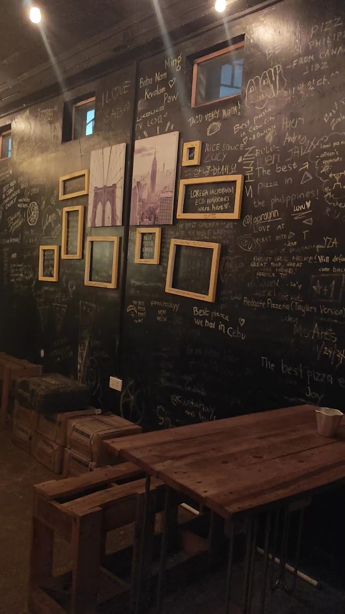 RedGate Pizzeria Photo 2