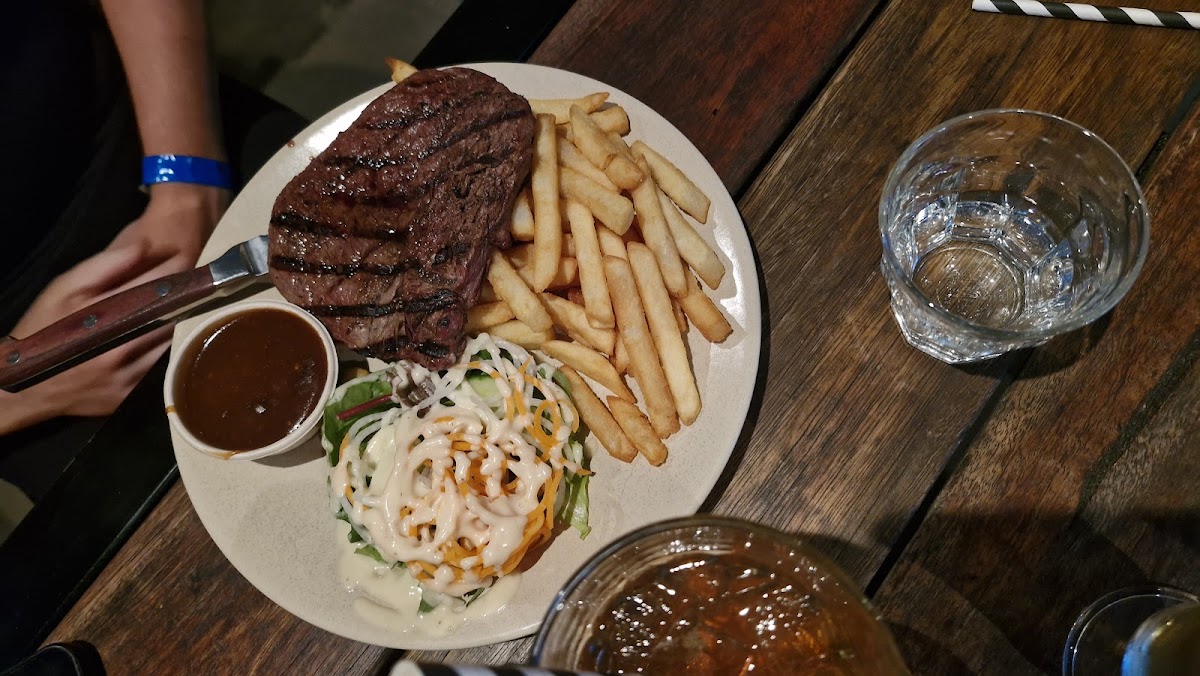 The Thirsty Beaver Bar & Kitchen Photo 5