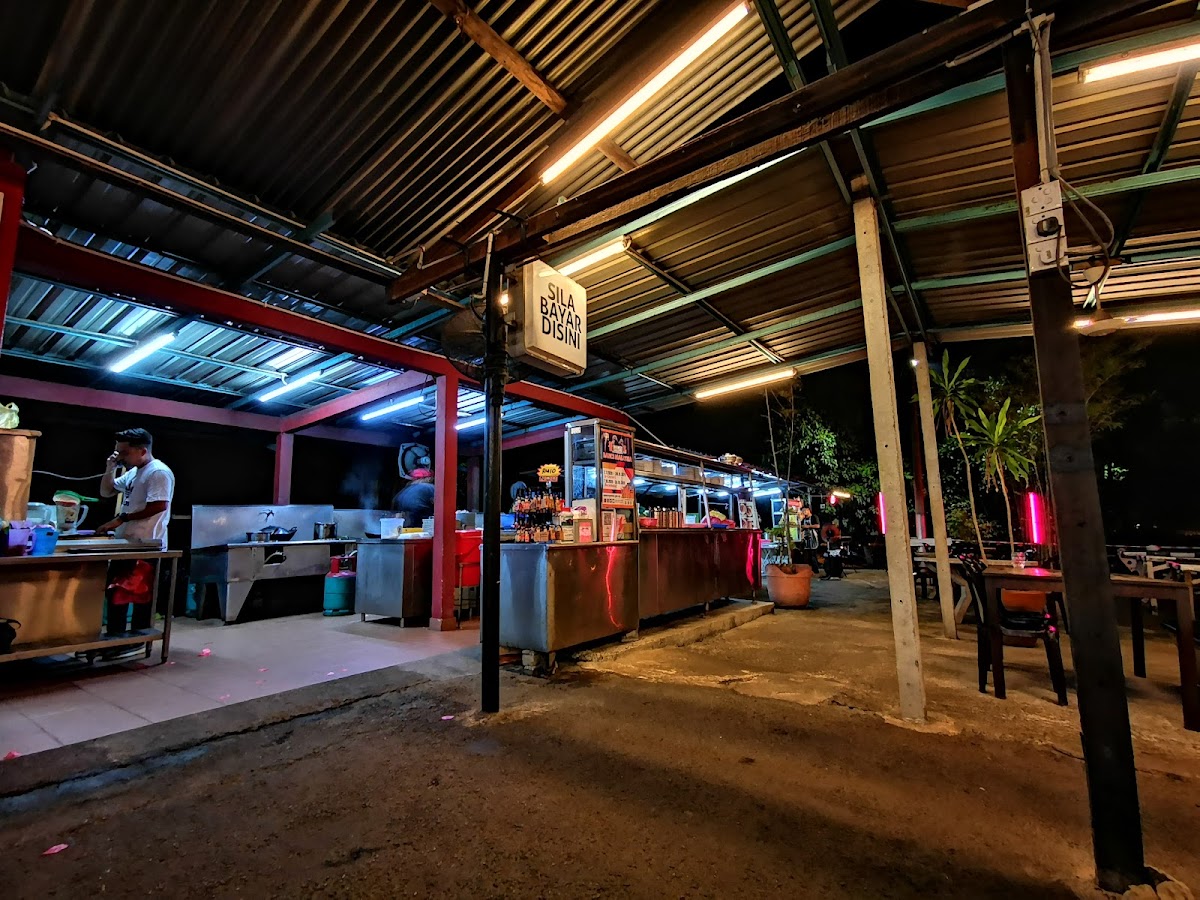 Kedai Makan Merah