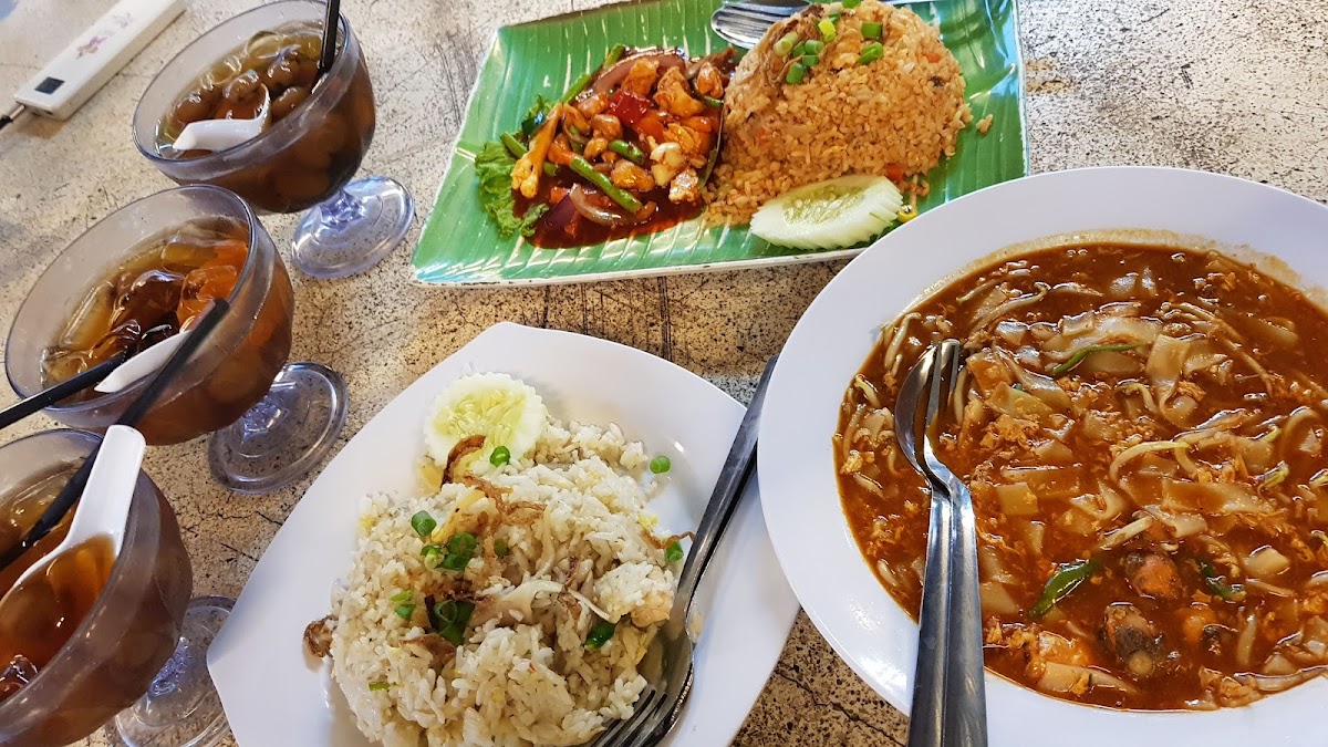 Kedai Makan Merah Photo 4