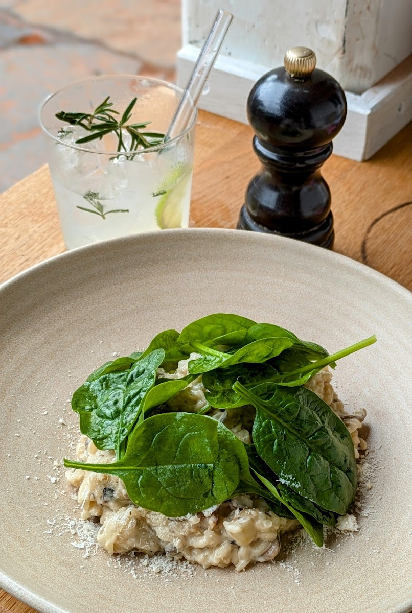 Max Restaurant Photo 9