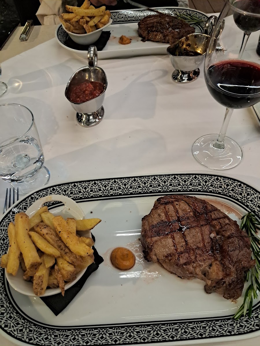 Oliver Twist Restaurant Photo 5