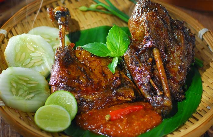 Radenfood Bebek bakar dan seafood