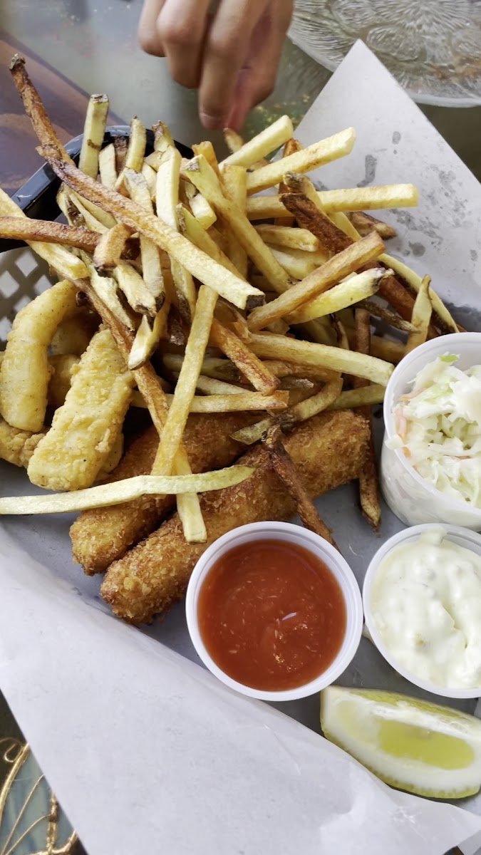Salty Dawg Bar & Grill Photo 2