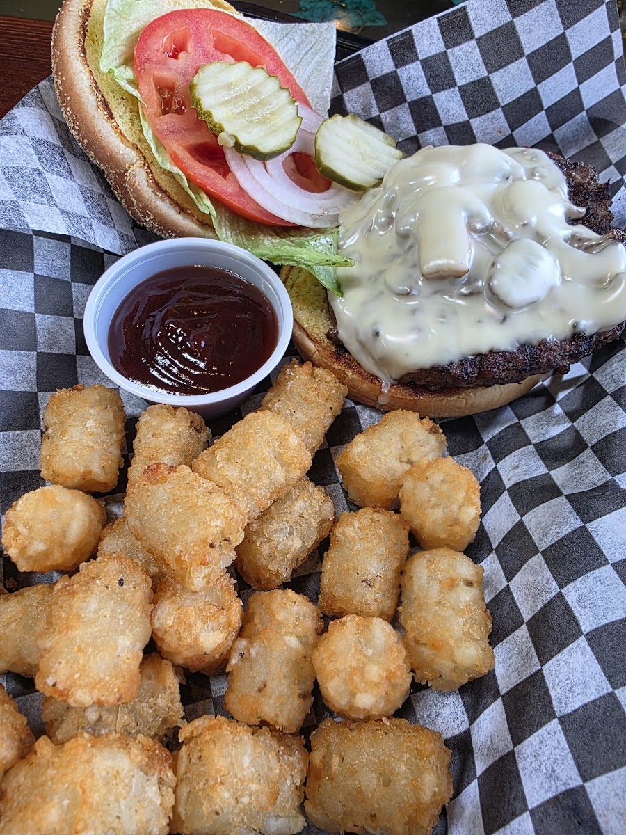 Salty Dawg Bar & Grill Photo 3