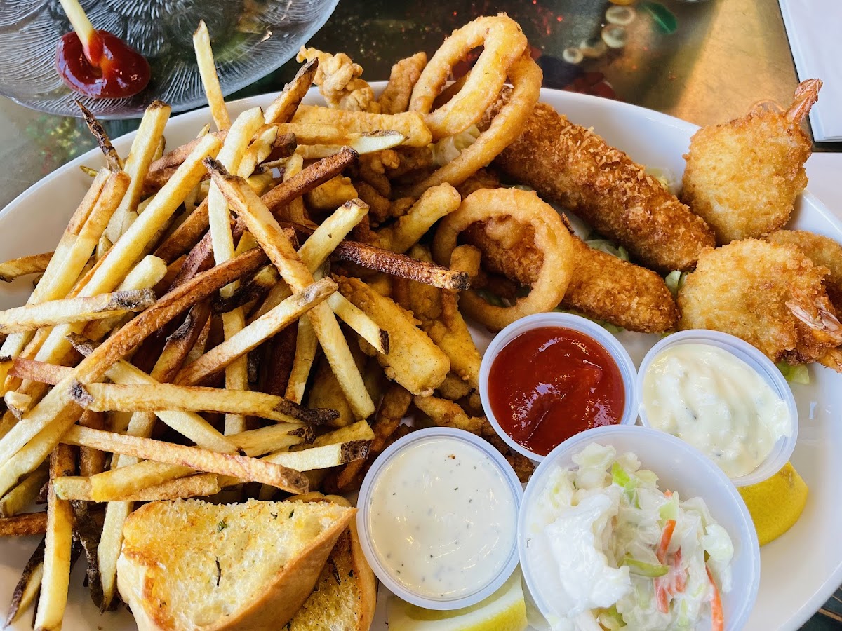 Salty Dawg Bar & Grill Photo 9