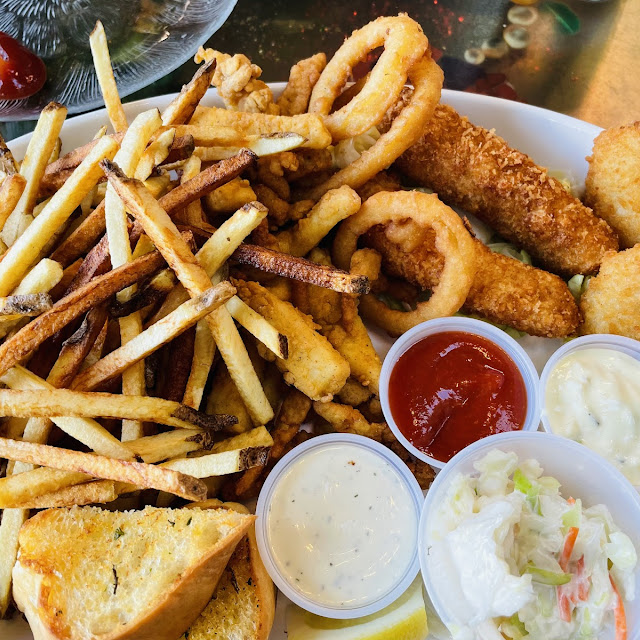 Seafood Boat with Bread