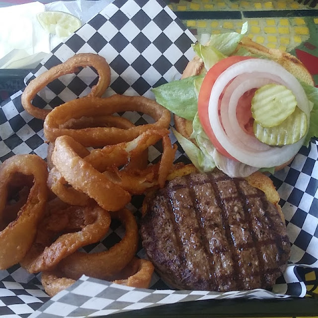 Hamburger with Onion Rings