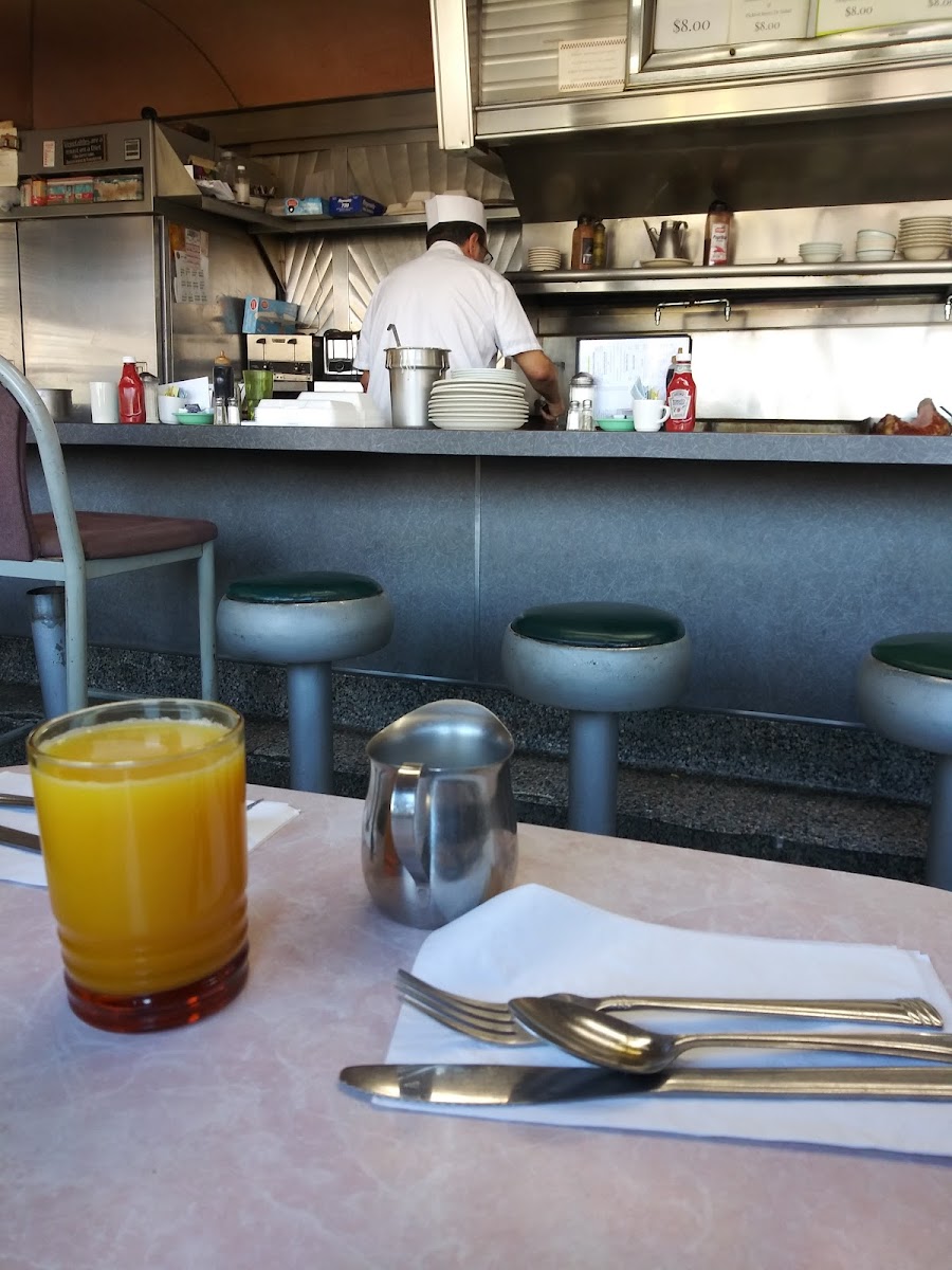 Al's Diner Photo 8