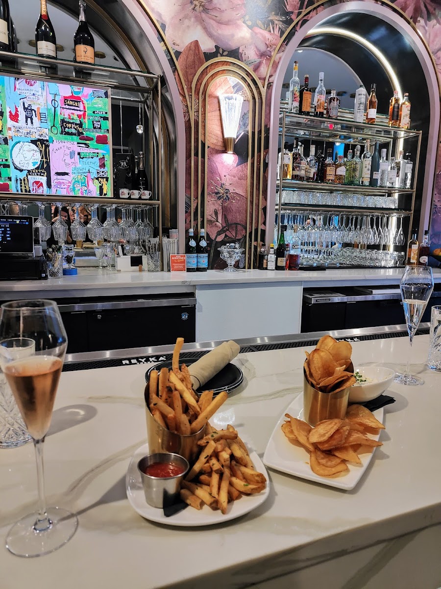 Blanc Champagne Bar Photo 5