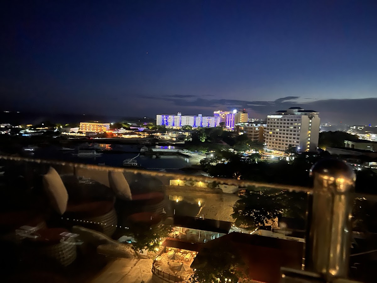 Room 801 Rooftop Bar and Restaurant Photo 4