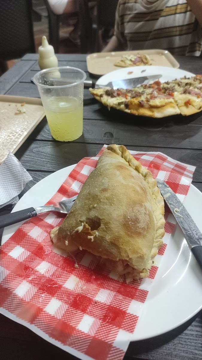 Pieros Pizza Photo 6