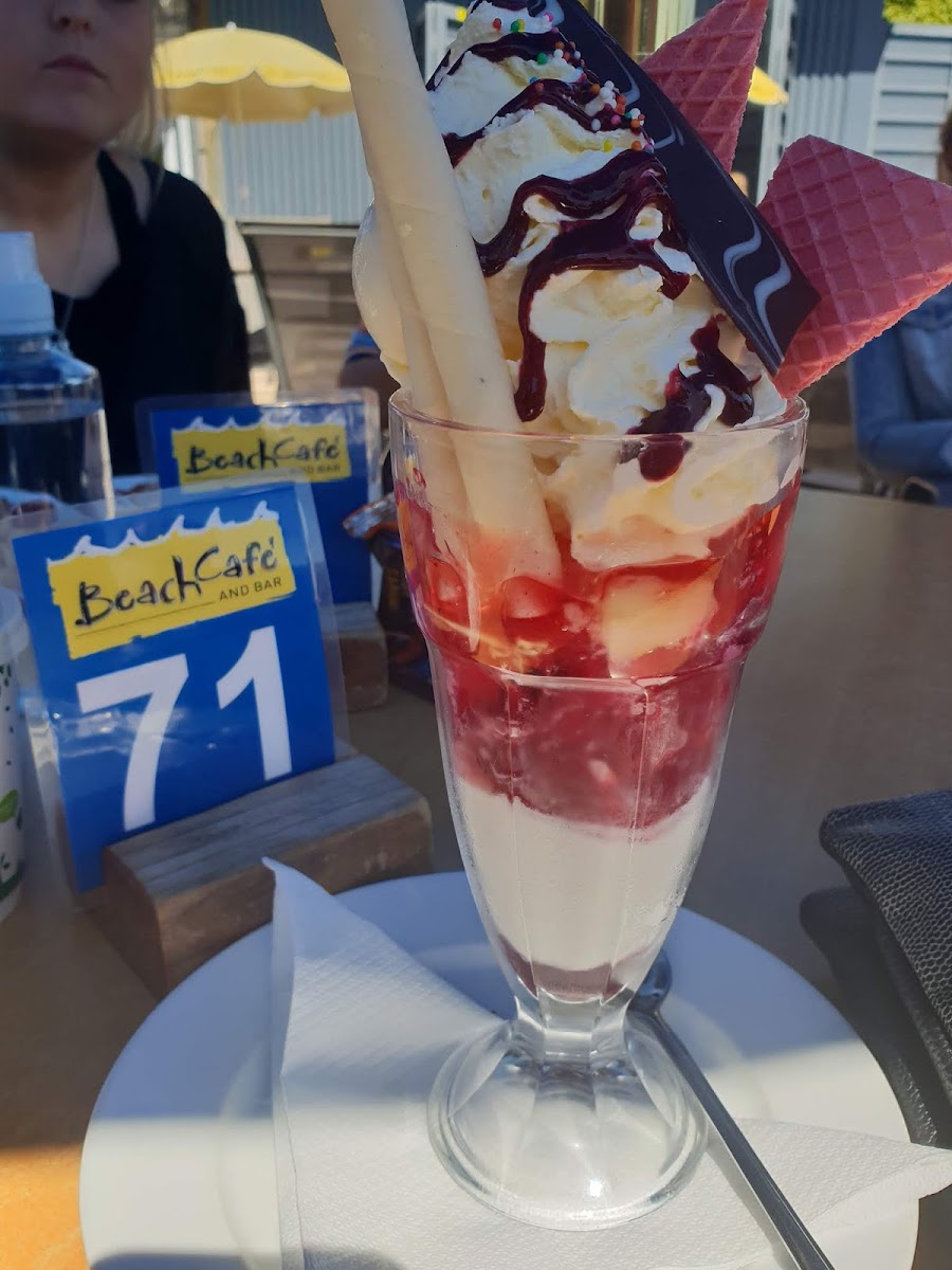 Beach Cafe and Bar Photo 10