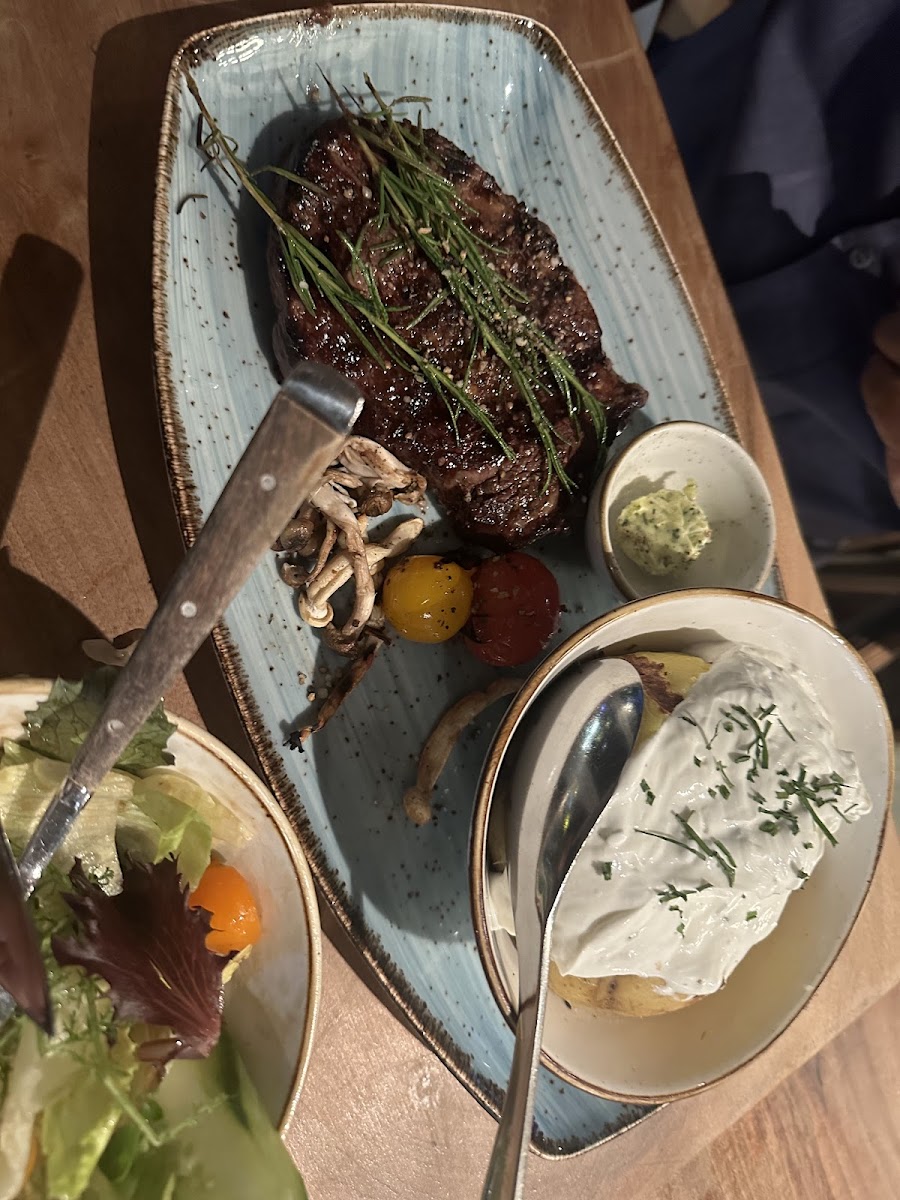 Garrison Steakhouse Photo 8