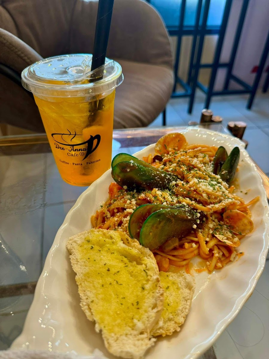 Dee Anna Cafe Photo 9