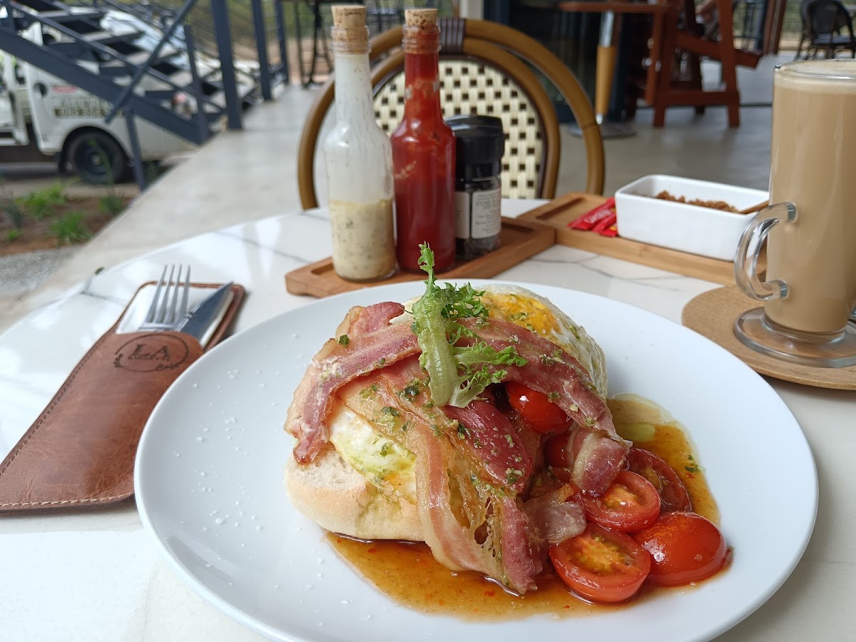 LA Baguette café Photo 8