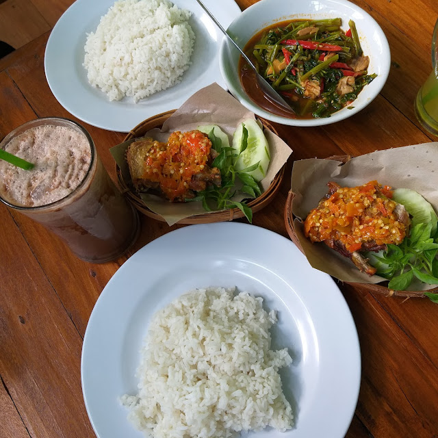 Ayam Crispy Geprek Sambal Ijo Dan Ayam Crispy Mozarella