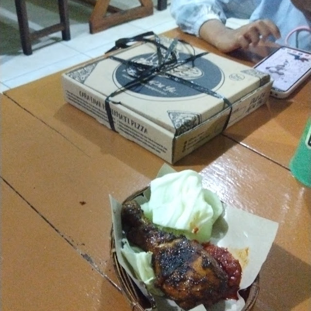 Pizza Dan Ayam Bakar