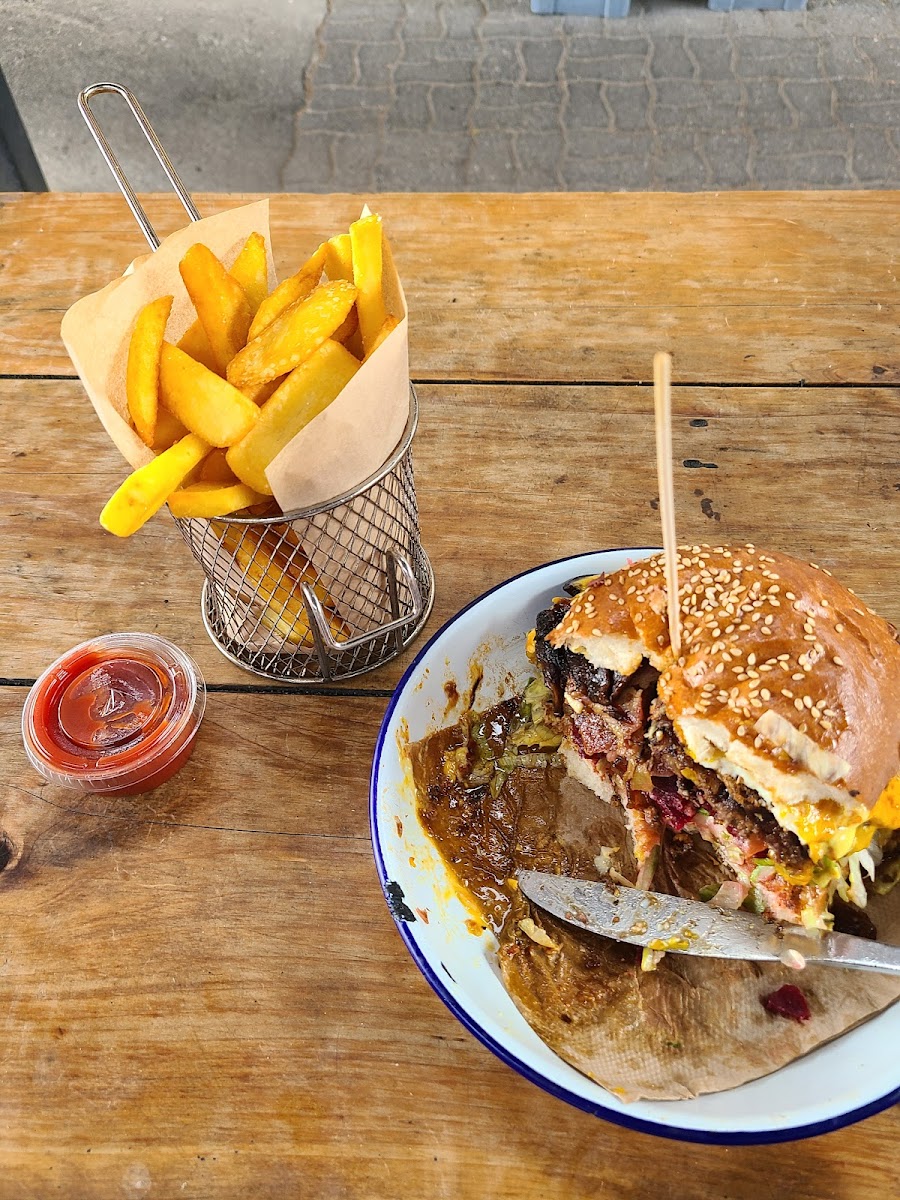Red Star Burger Bar Photo 4