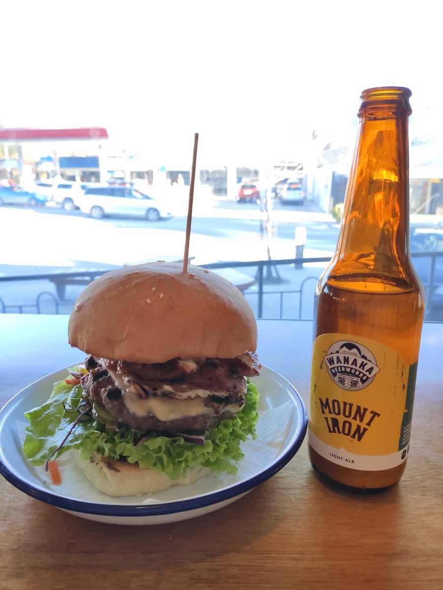 Red Star Burger Bar Photo 6