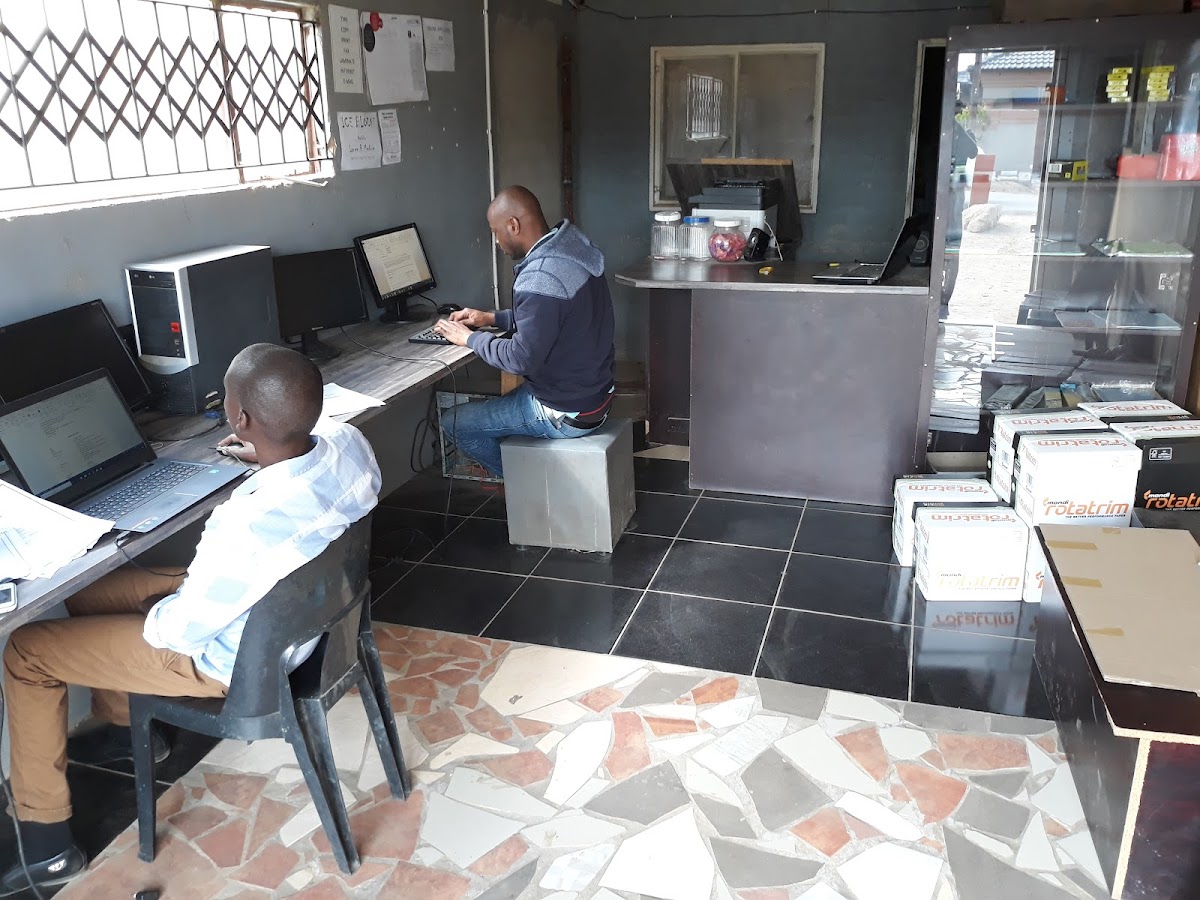 Paperboyz Internet Café Photo 2