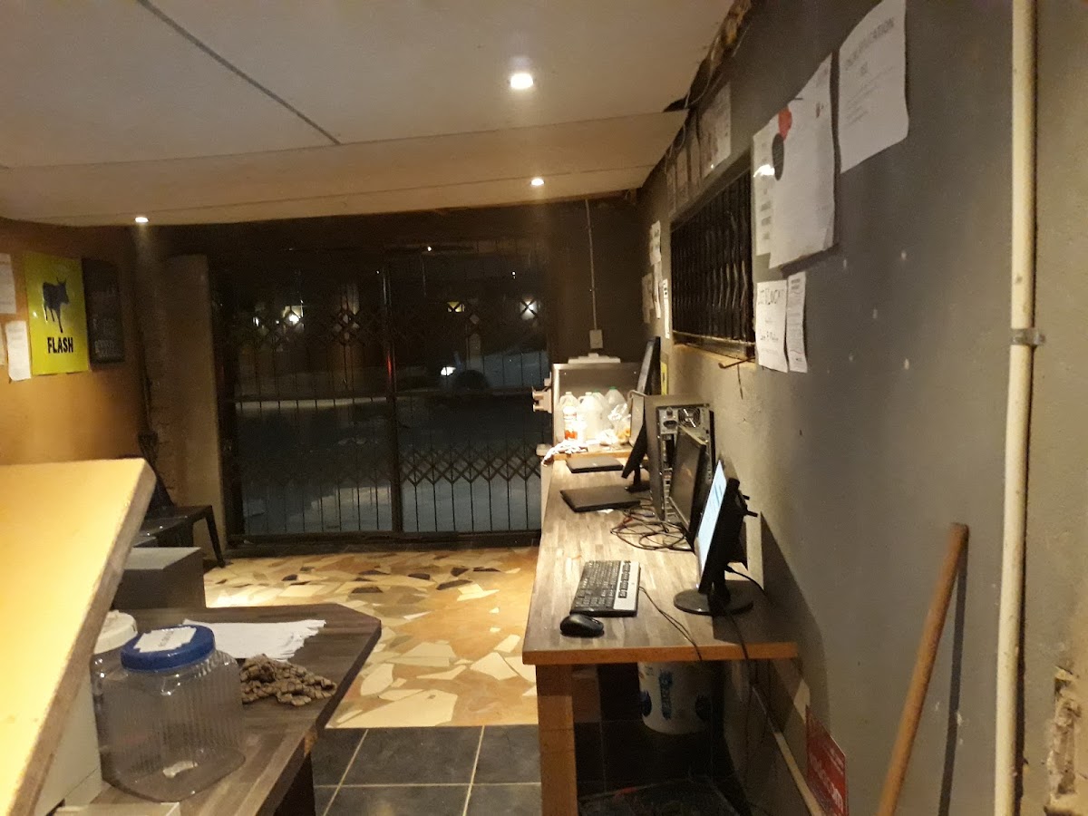 Paperboyz Internet Café Photo 3