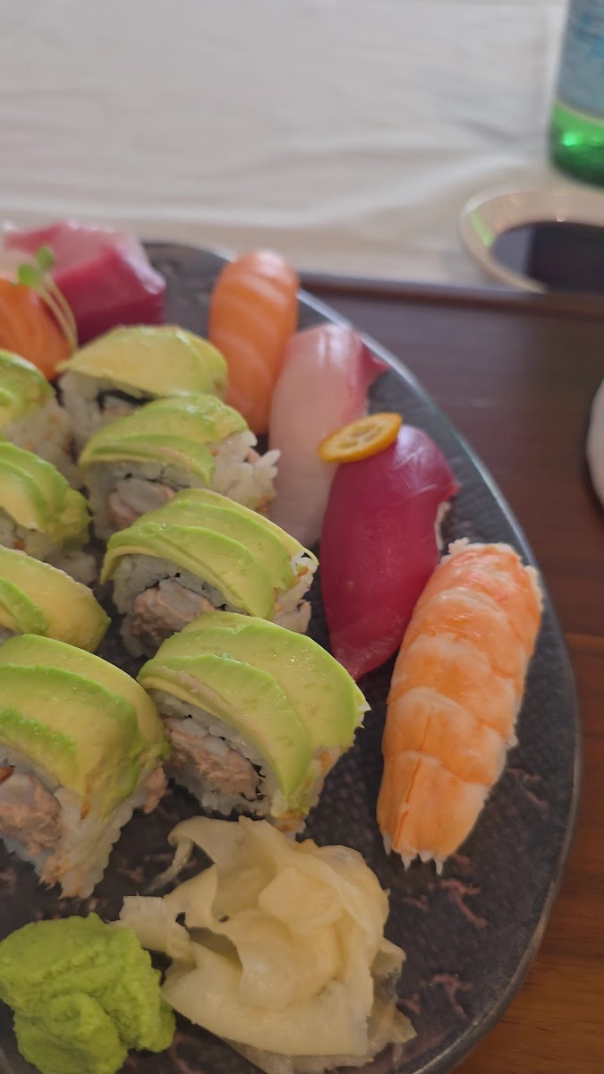 Hana-Kaze Sushi Lounge Photo 2