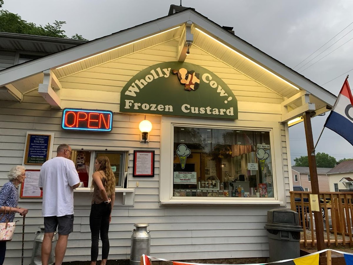 Wholly Cow Frozen Custard Photo 3
