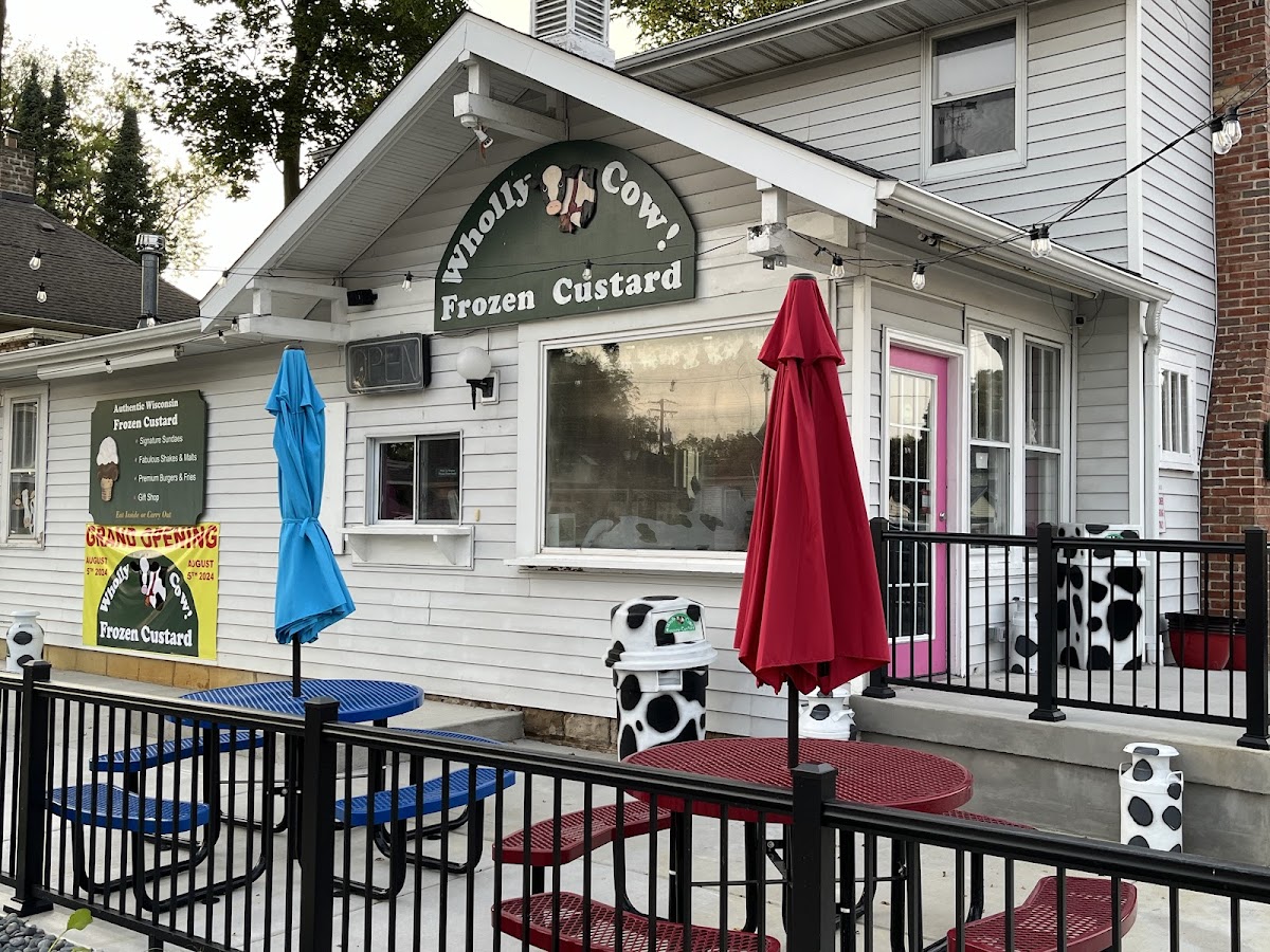 Wholly Cow Frozen Custard Photo 4