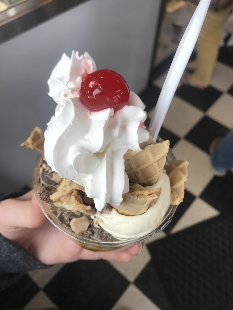 Wholly Cow Frozen Custard Photo 5
