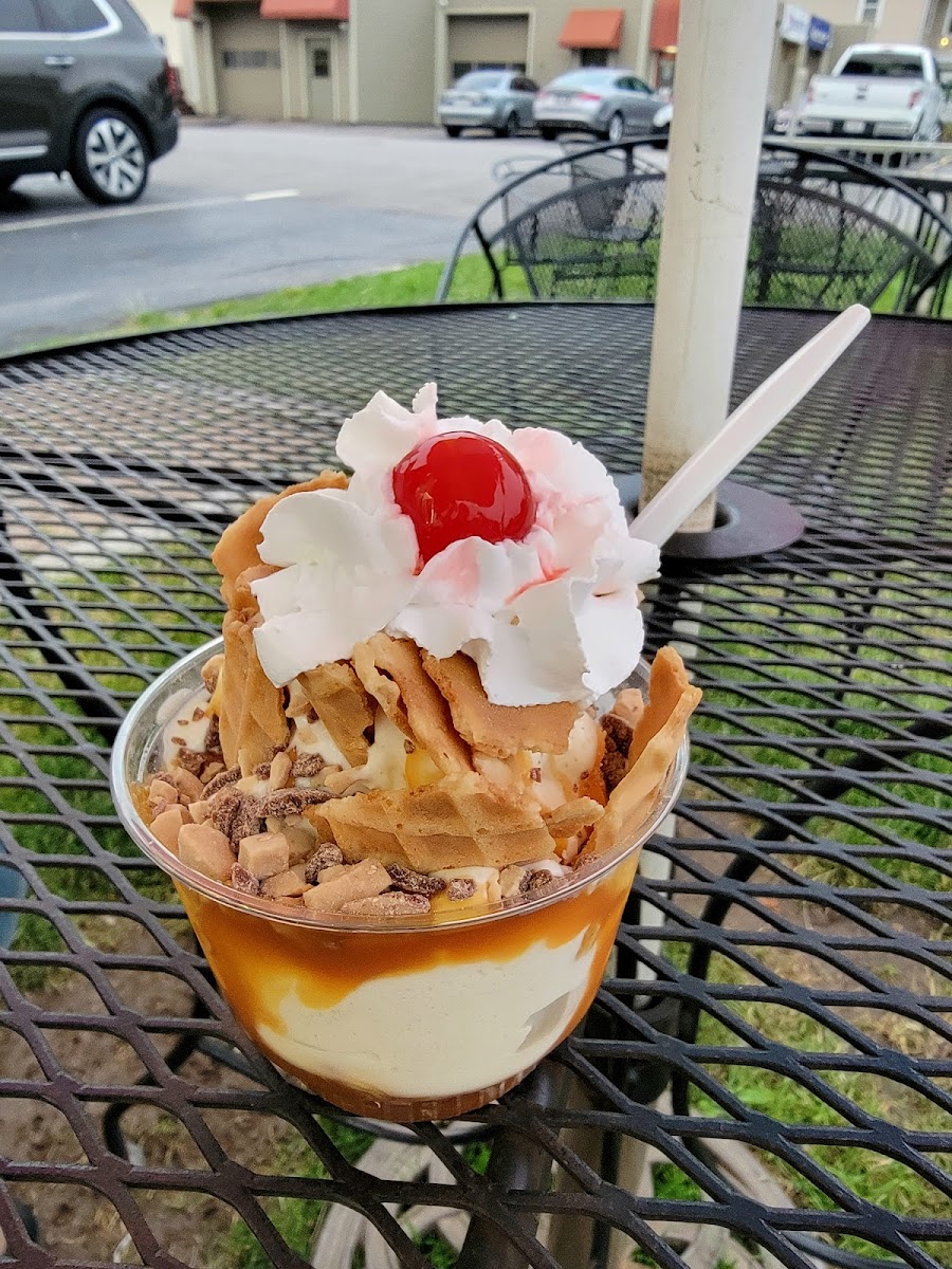 Wholly Cow Frozen Custard Photo 7