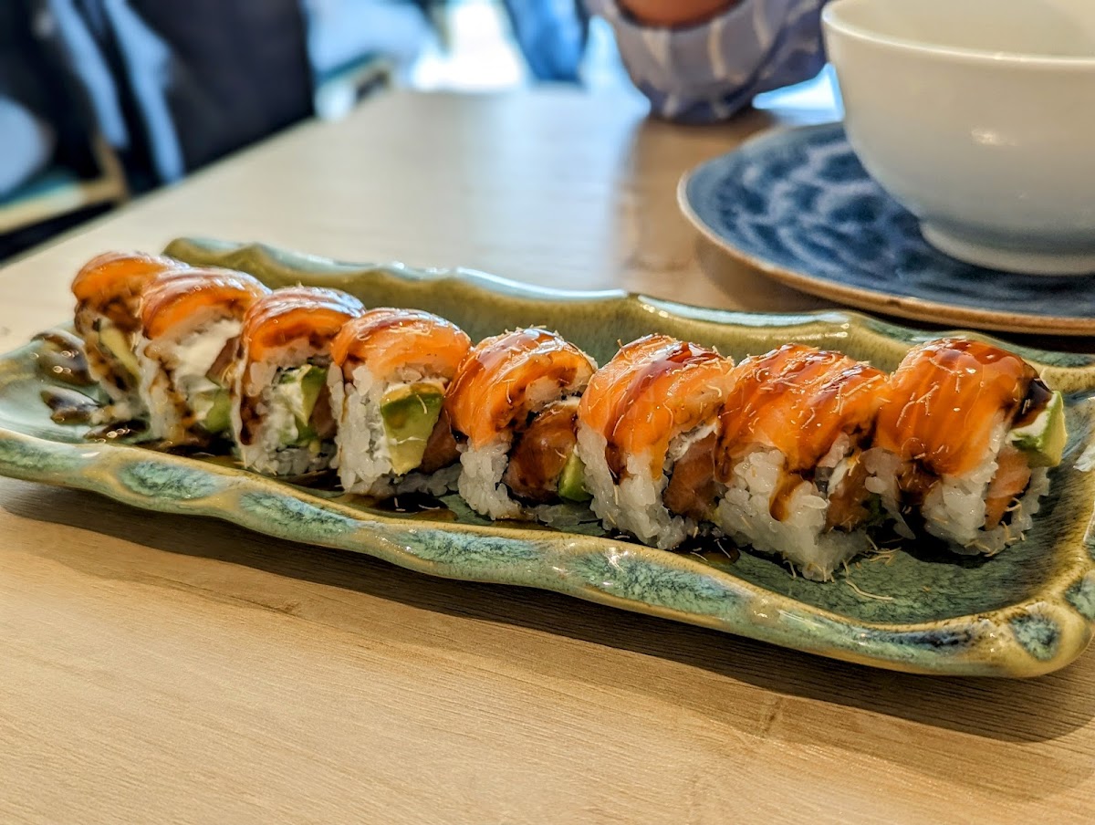 Yoüme Sushi - Guinardo Photo 2