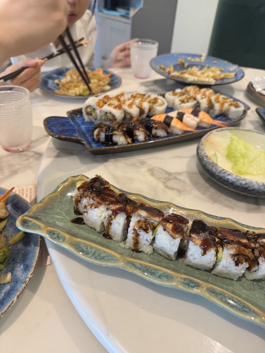 Yoüme Sushi - Guinardo Photo 4