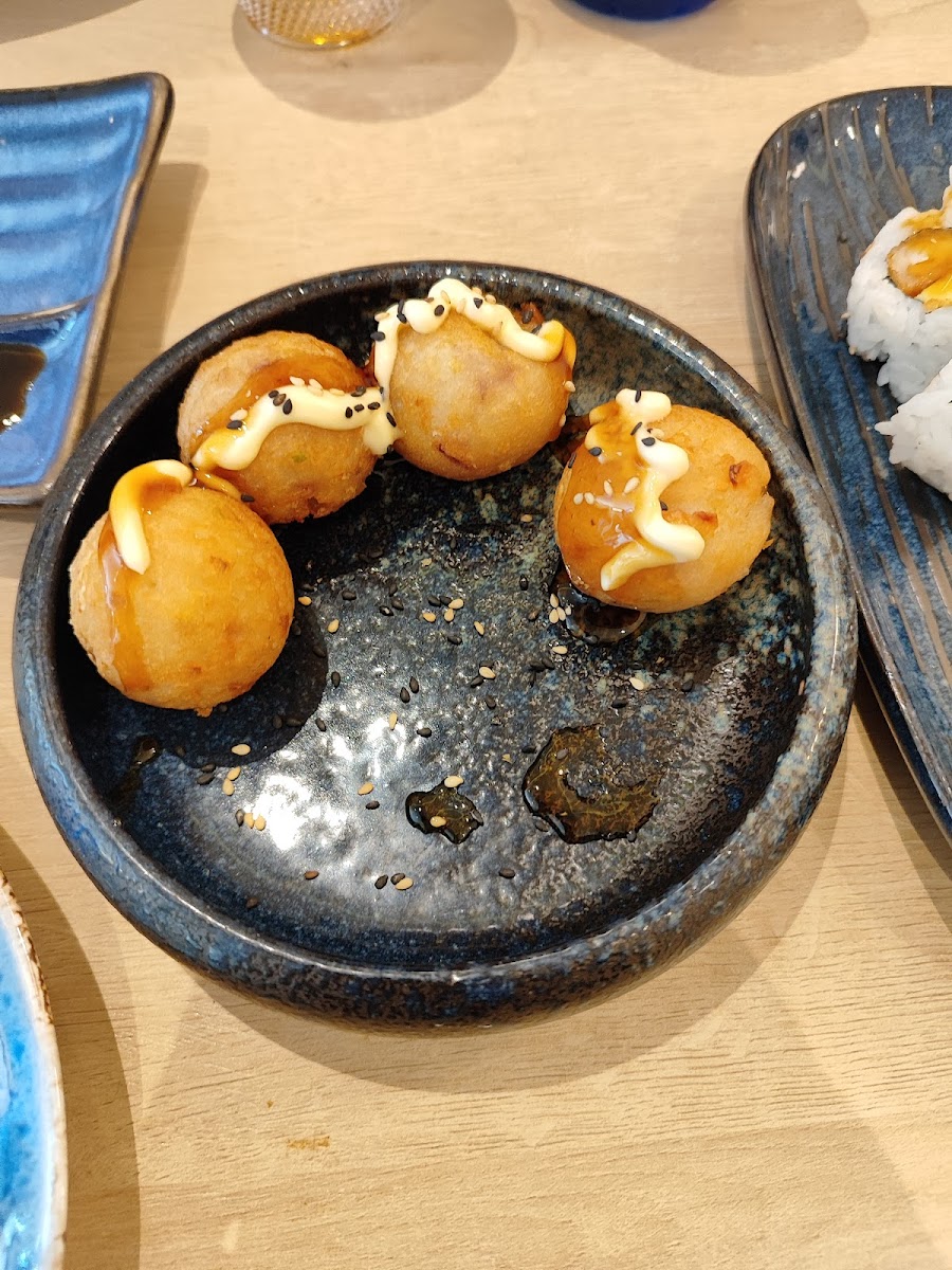 Yoüme Sushi - Guinardo Photo 8