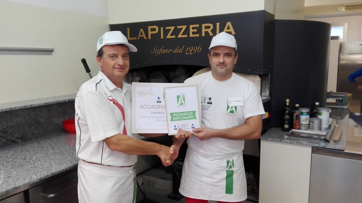 Pizzeria La Pizzeria Photo 4