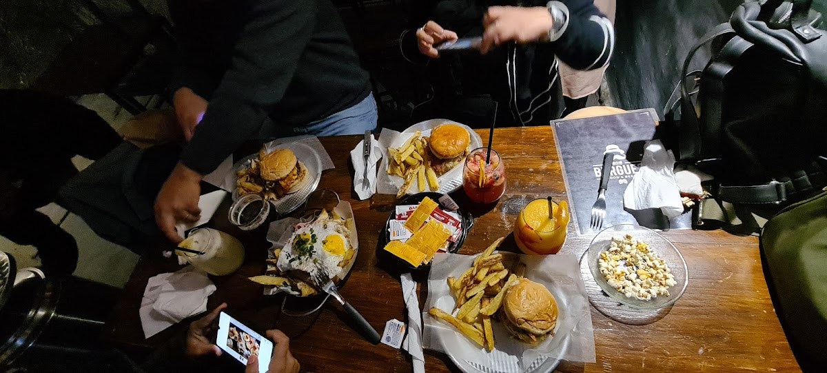 El Burgues Food & Beer Photo 9