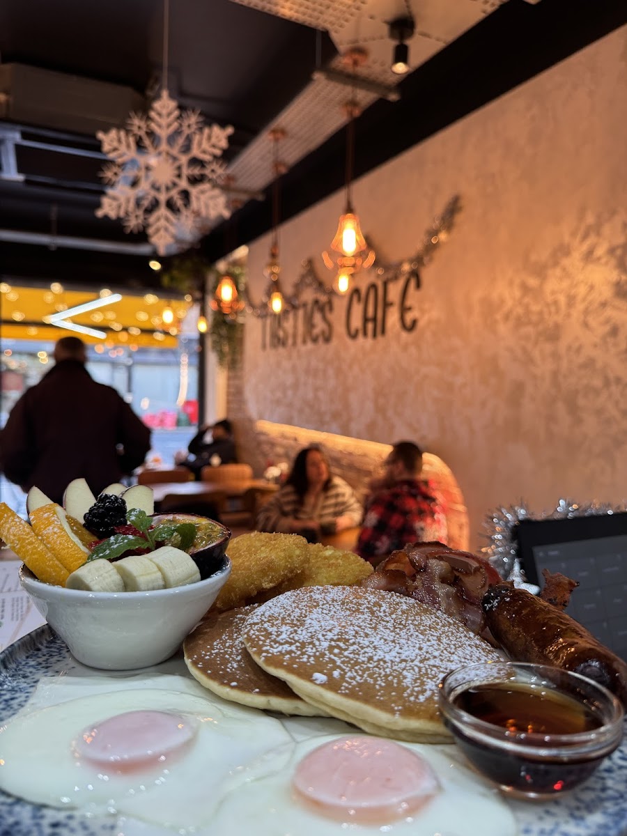 Tasties Cafe Photo 4