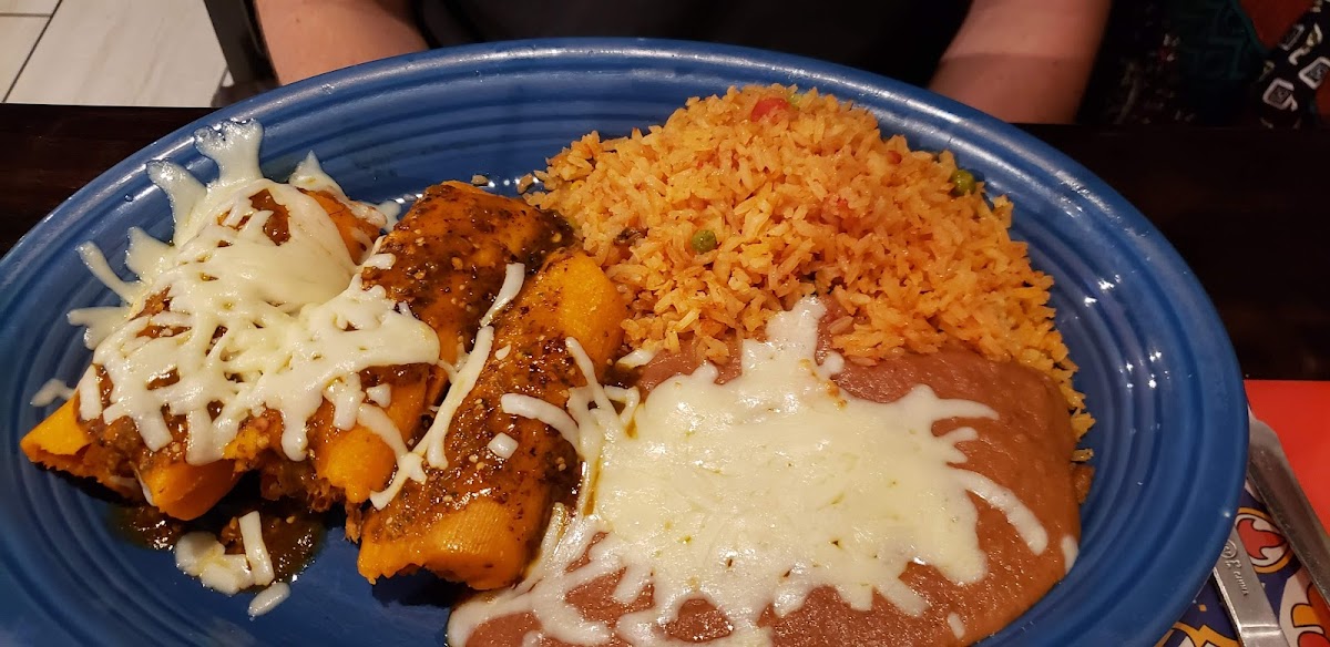 EL PATIO BAR & GRILL Photo 9