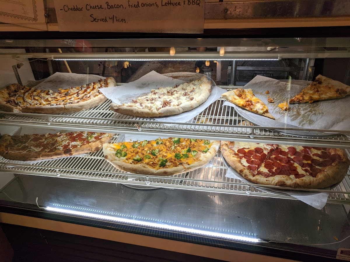 Gio's Pizzeria Photo 4