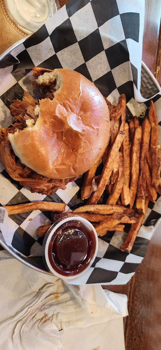 Yetti’s Bar & Grill Photo 7