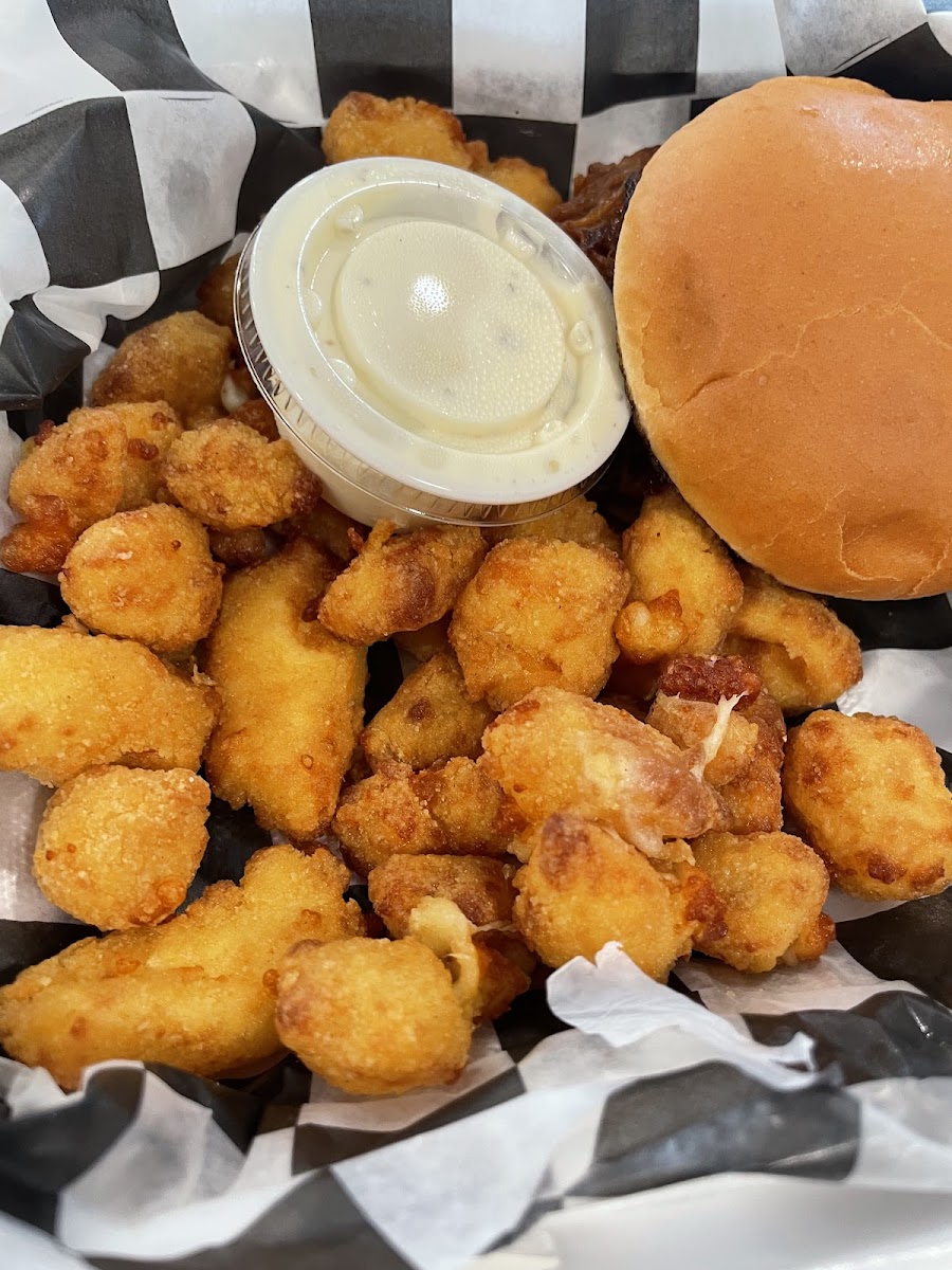 Yetti’s Bar & Grill Photo 8