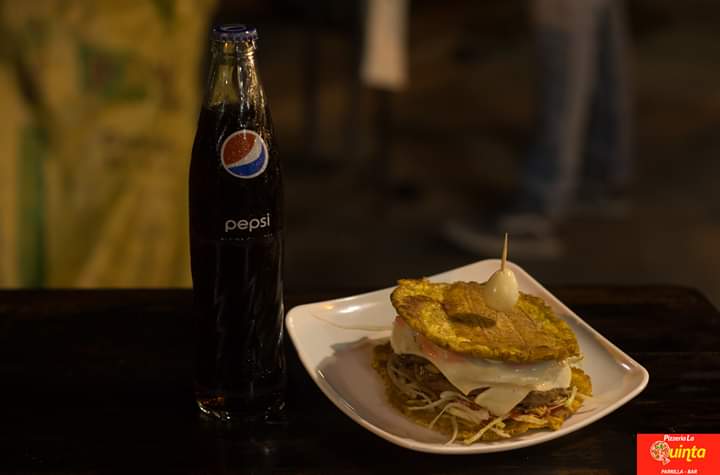 Pizzeria y Heladería La Quinta Photo 10