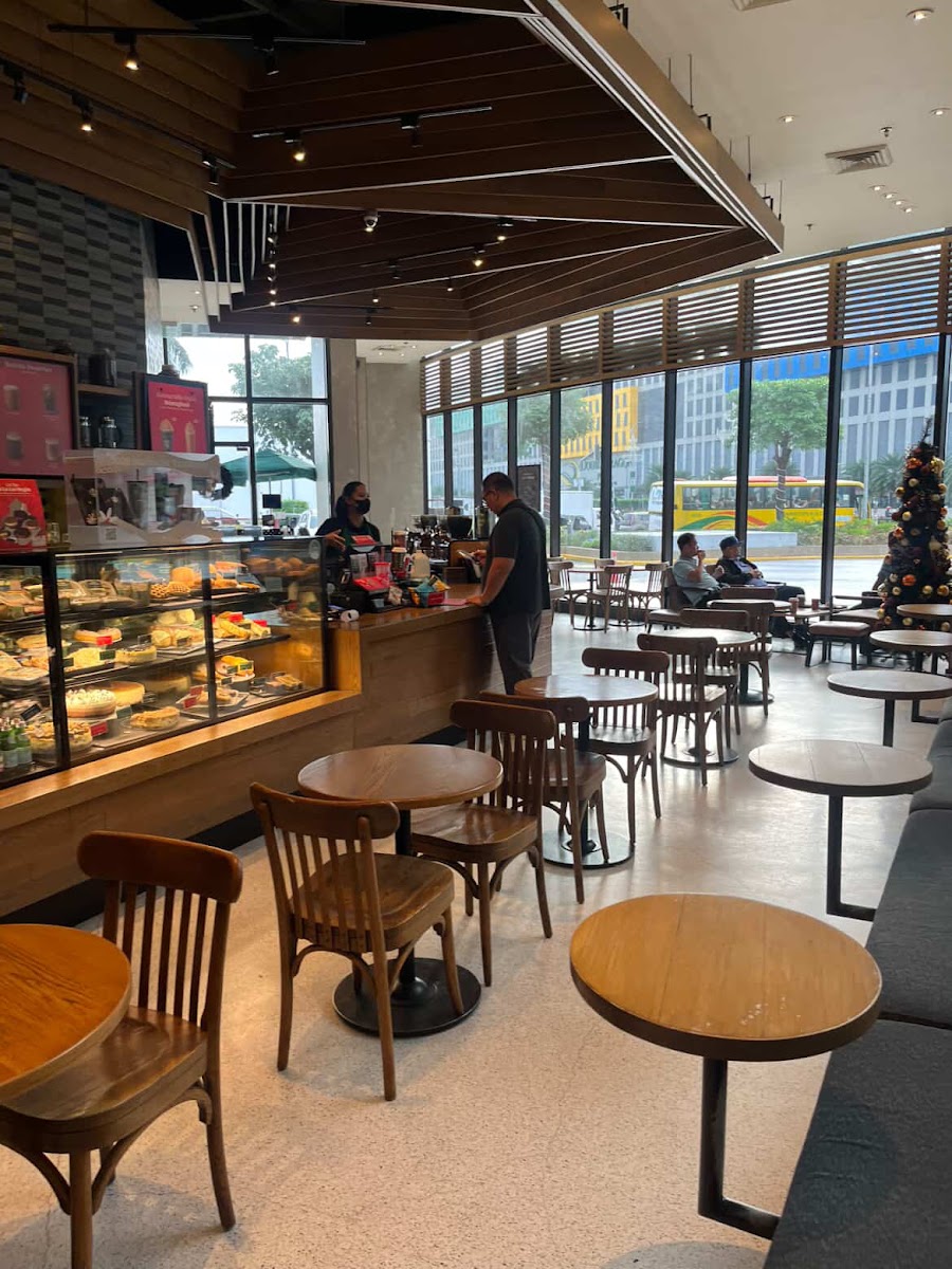 Starbucks MET Live Branch Photo 6