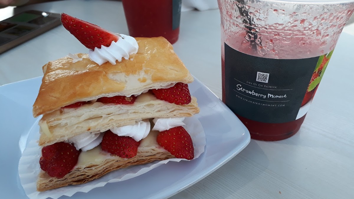 Strawberry Moment Dessert Cafe Photo 9